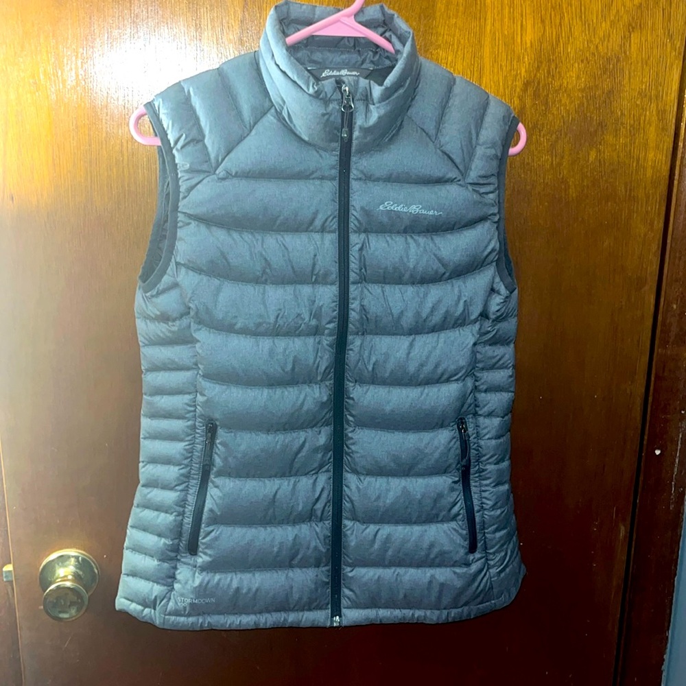 Selling size small gray puffer vest.